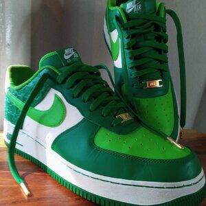 Nike Air Force 1 St Patrick w/🍀 impressions on shoe